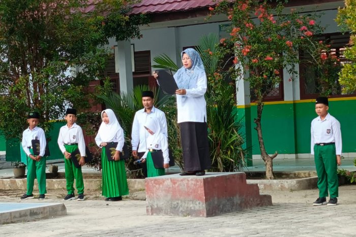 Upacara Bendera Merah Putih Hari Senin, 22 september 2025.