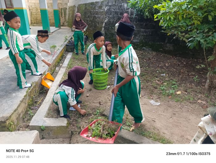 Gotong Royong Untuk Persiapan Ujian Semester Ganjil 2025