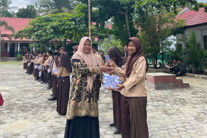 MIN 2 Bungo Gelar Pembagian  peringkat kelas dan Rapor Semester Ganjil TA 2025/2026.