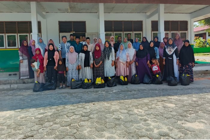 MIN 2 Bungo menyalurkan Zakat Profesi