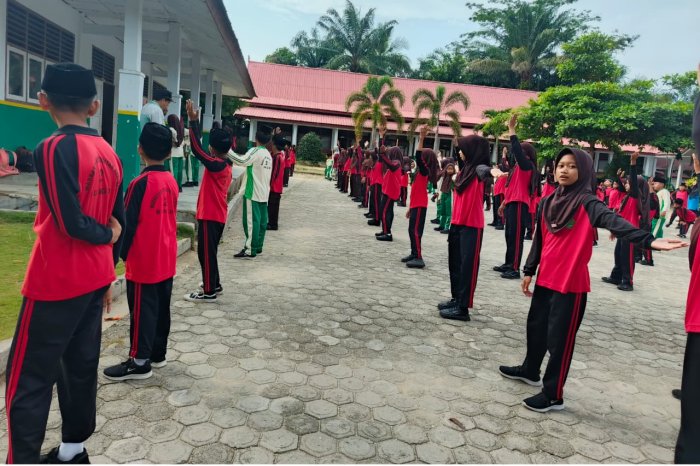 Siswa-Siswi MIN 2 Bungo melakukan Rutinitas Setiap Sabtu Pagi Senam Anak Indonesia Hebat