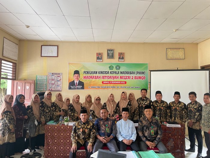 Pelaksanaan Penilaian Kinerja Kepala Madrasah (PKKM) di MIN 2 Bungo Berjalan Lancar.